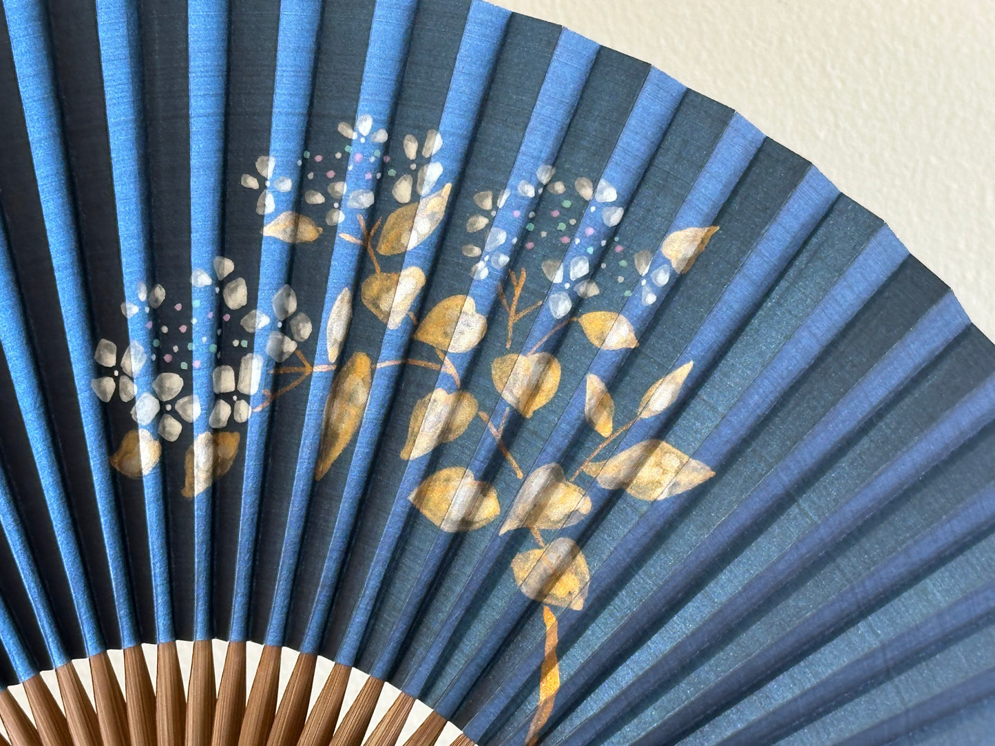 京扇子 紫陽花 (婦人30間丁地銀)