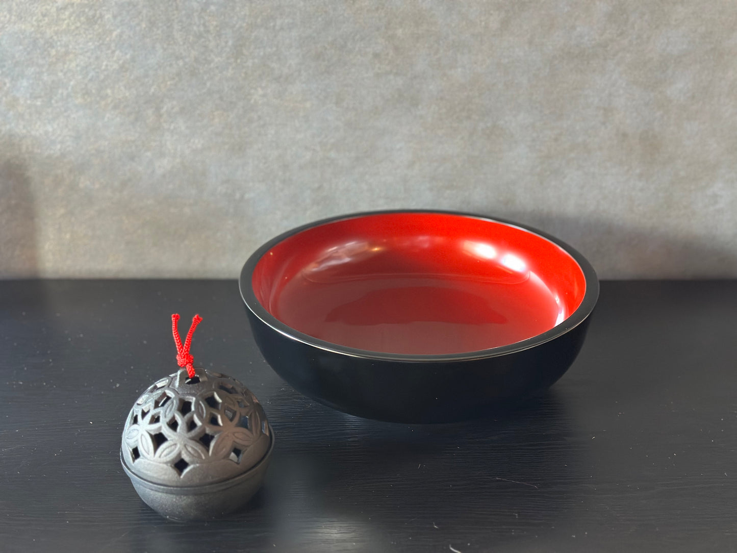 漆器 大皿(黒と赤)