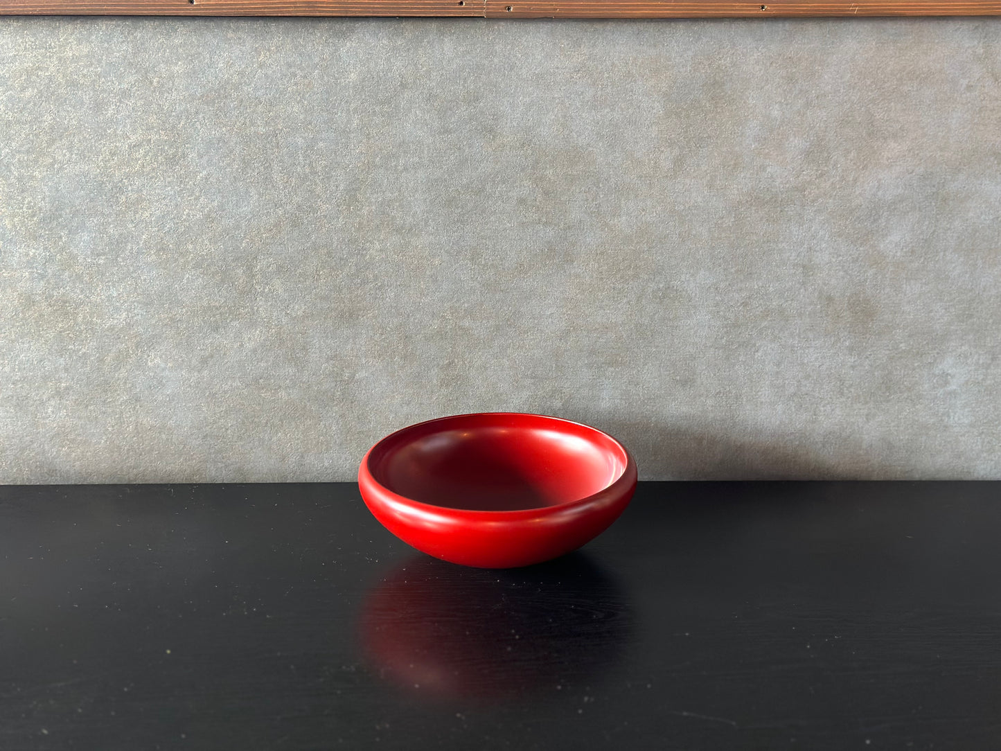 漆器　中皿（赤） (古代鉄鉢)