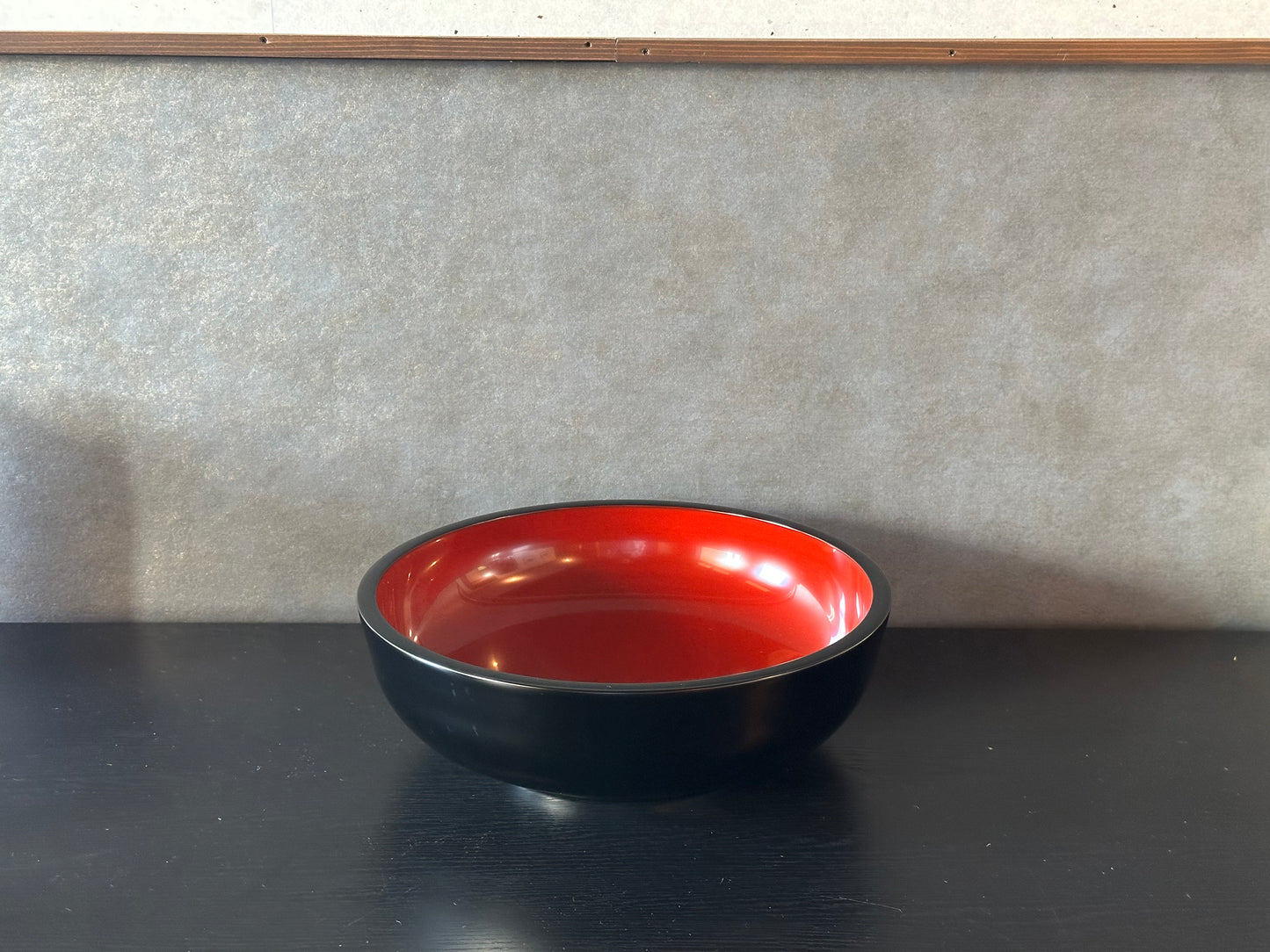 漆器　大皿（黒と赤）